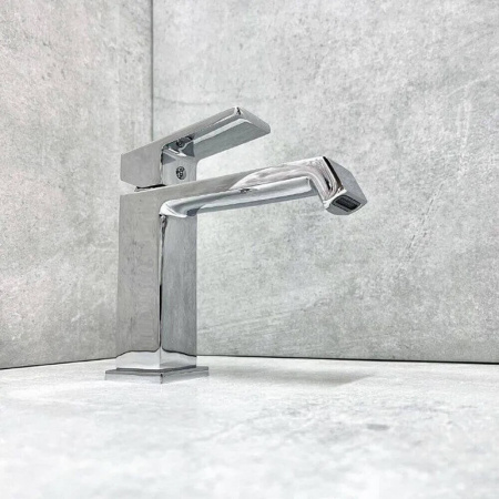 Смеситель на раковину HAIBA HB10575 (лат., 26мм)