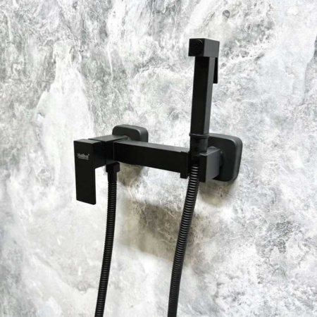 Смеситель настенный с гигиенической лейкой HAIBA HB5513-7 ЧЕРНЫЙ (лат., картр. 35мм)