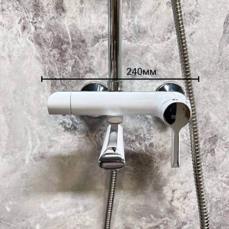 Смеситель для душа (зонт, квадрат) со стойкой HAIBA HB24805-8 БЕЛЫЙ/ХРОМ  (лат., с изливом) Смеситель для душа (зонт, квадрат) со стойкой HAIBA HB24805-8 БЕЛЫЙ/ХРОМ  (лат., с изливом)